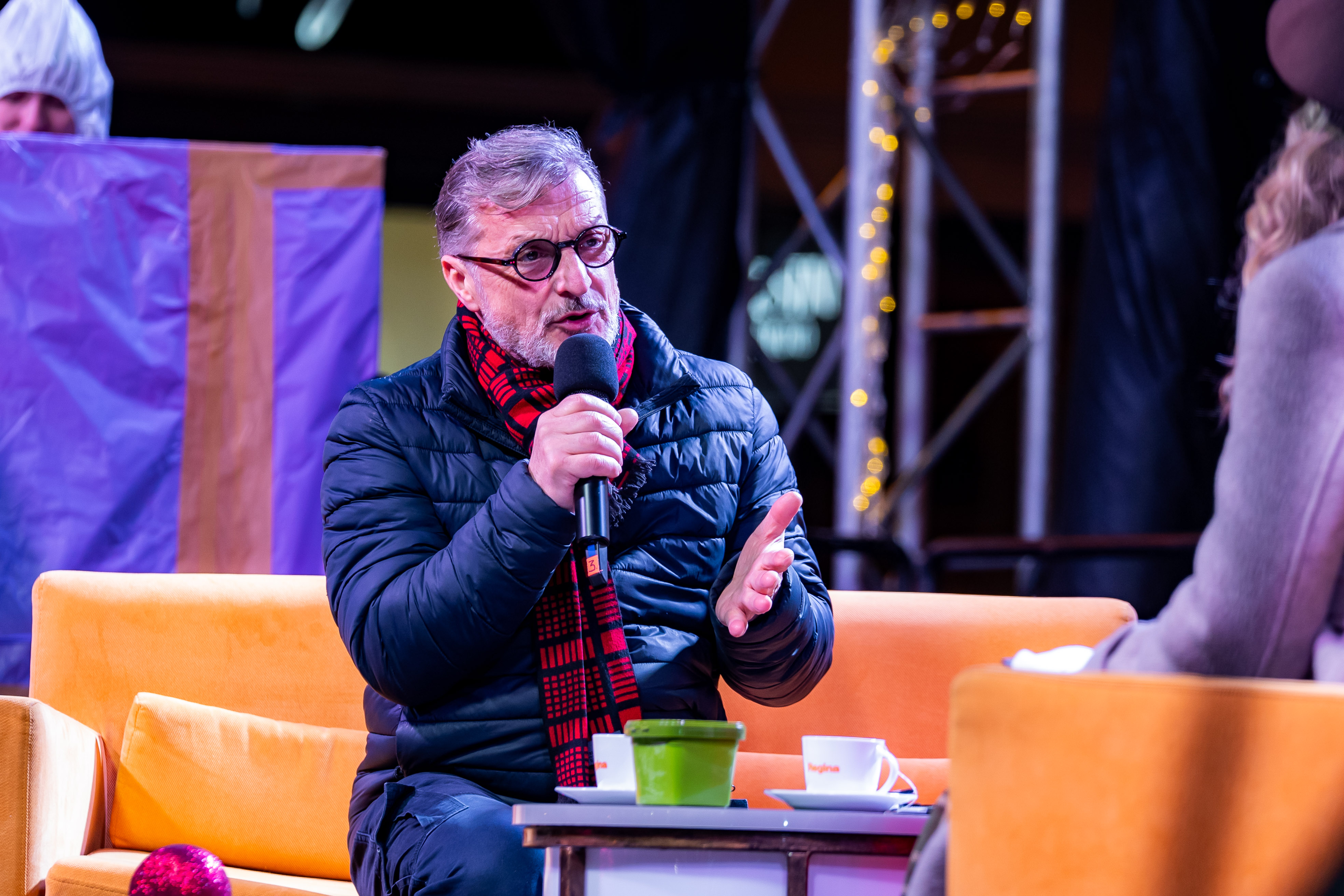 VIANOCNA TELEVIZNA REGINA-33